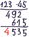 Schriftliche Rechnung: „123 mal 45“. Darunter: „492“, um eine Stelle versetzt: „615“. Ergebnis: „4535“.