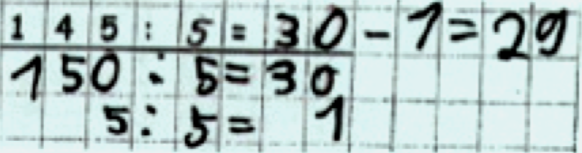 Halbschriftliche Rechnung der Aufgabe „145 geteilt durch 5“. „150 geteilt durch 5 = 30. 5 geteilt durch 5 = 1. 145 geteilt durch 5 = 30 minus 1 = 29“.