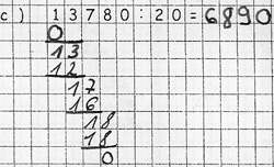 Schülerdokument von Lelaina: Schriftliche Rechnung der Aufgabe „13780 geteilt durch 20“. Unter der Aufgabe stellengerecht versetzt: „0“, „13“, „12“, „17“, „16“, „18“, „18“, „0“. Ergebnis: „6890“.